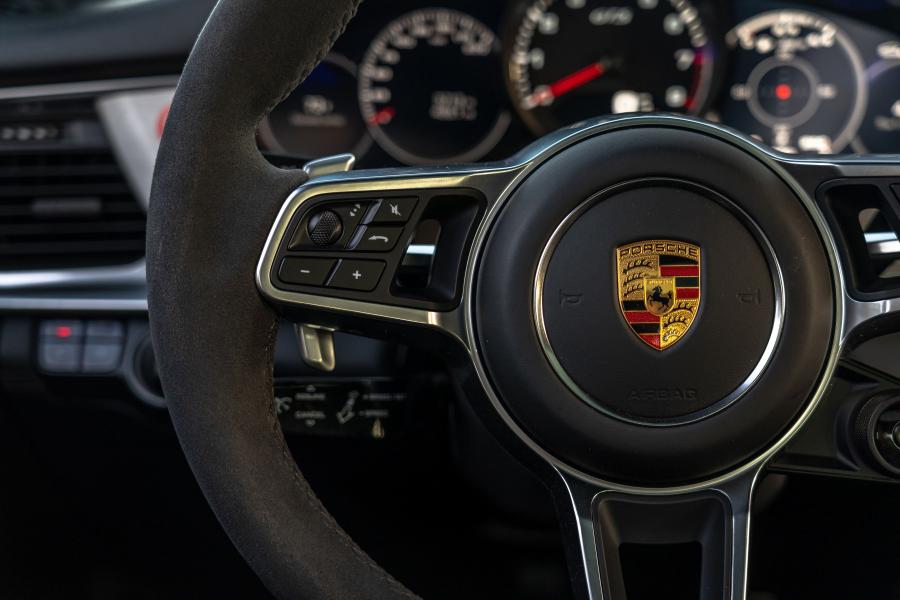 Детали интерьера Porsche Panamera GTS (971) 2019 года  (NA) (фото 23 из 40)